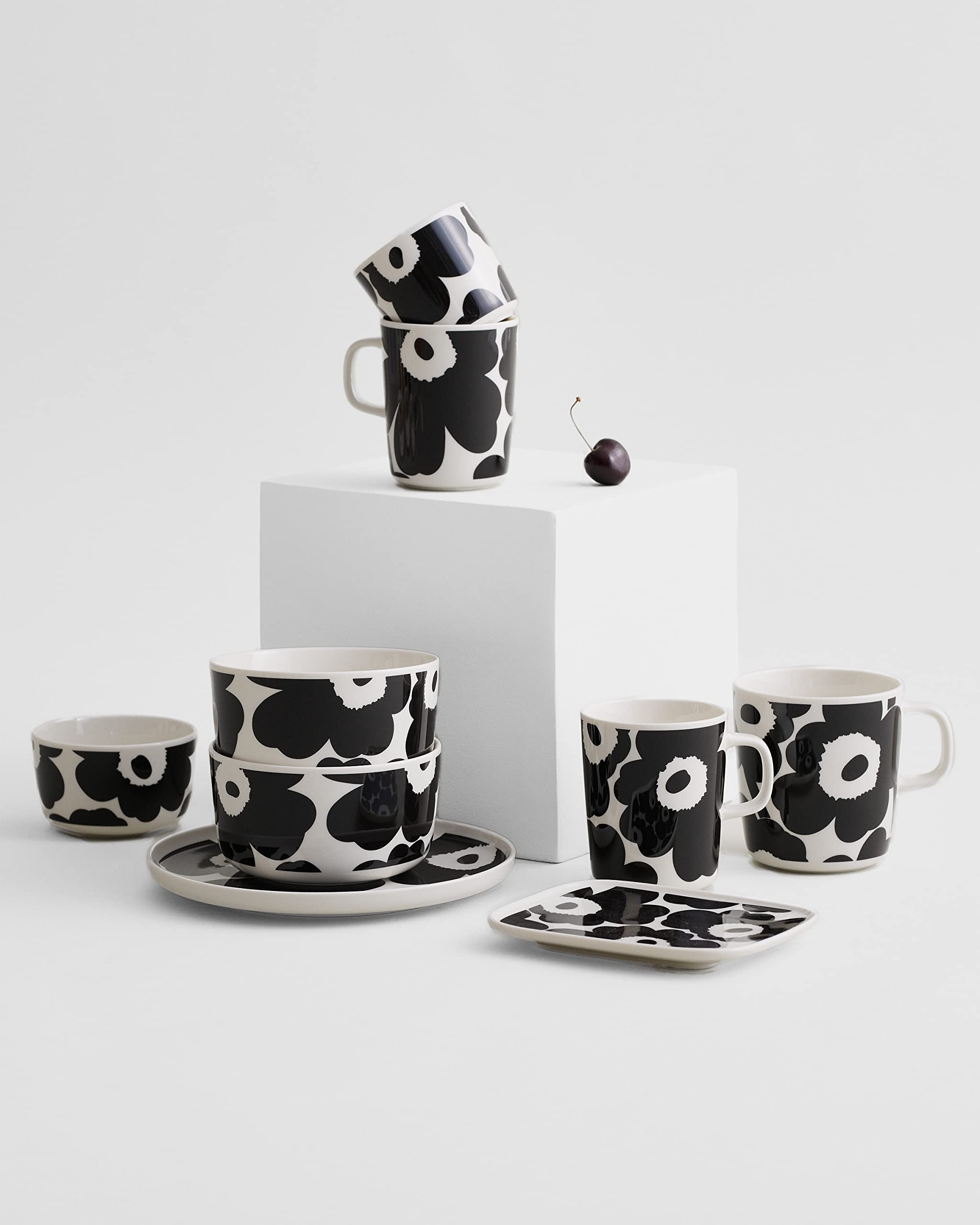 Marimekko - Unikko Oiva Breakfast Set of Stoneware Coffee Cups & Salad Plates (4-Pc) - Image 4