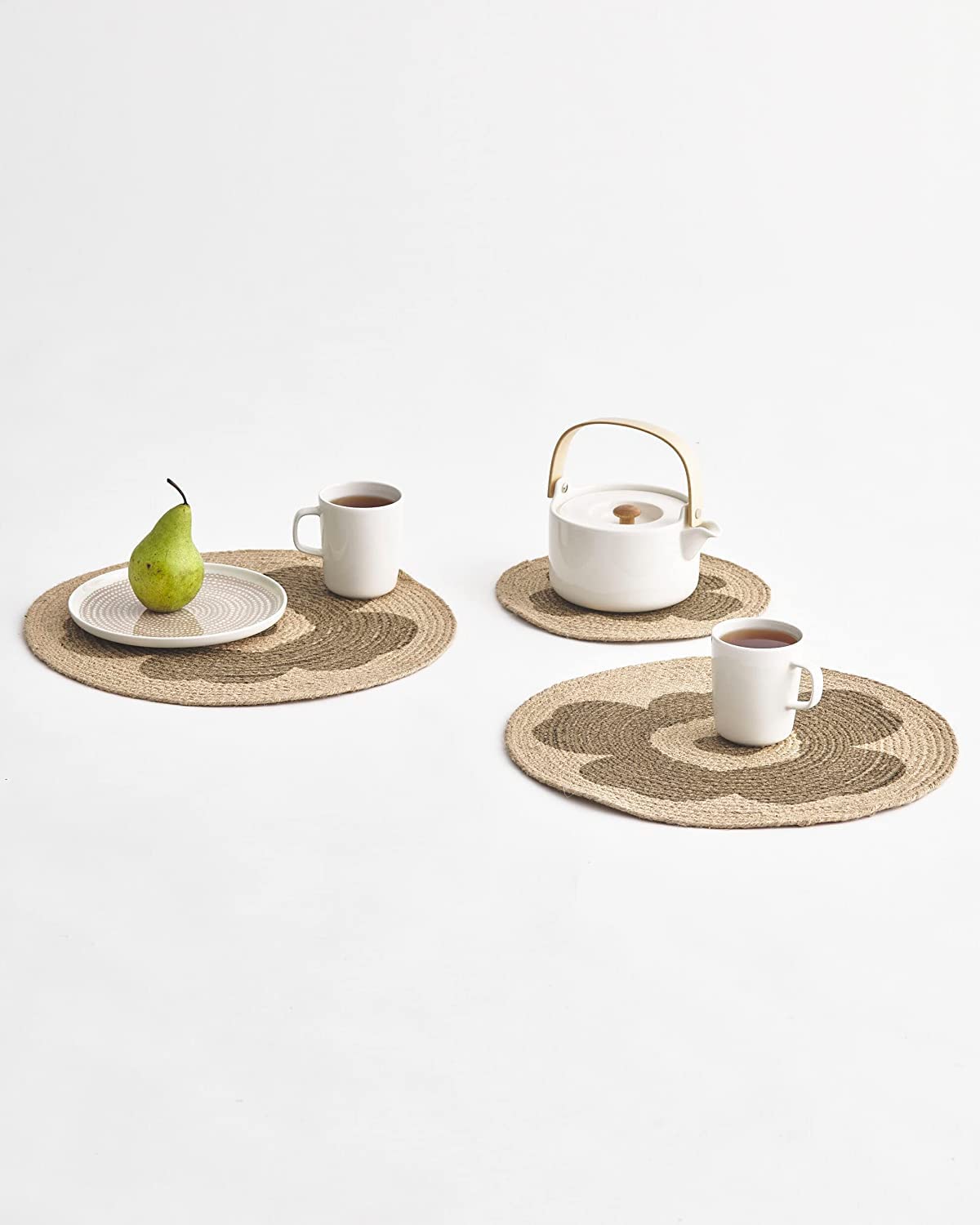 MARIMEKKO Unikko Jute Placemat — Refine Your Dining Room with Our Iconic Table Decor — Stylish Jute Placemats to Elevate Your Dining Experience (15 in Diameter) - Image 4